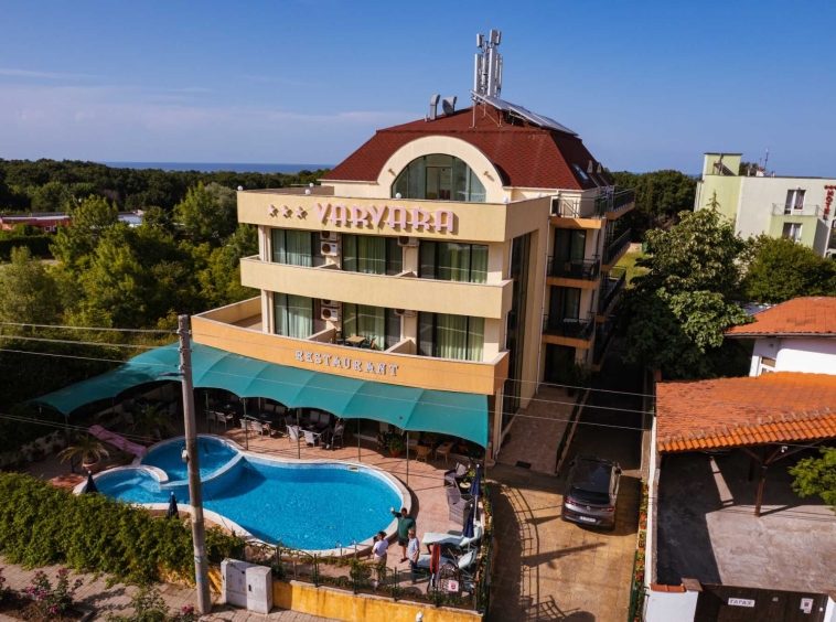 Хотел в Бургас, Възраждане - 2000 кв.м за 447 €/кв.м - Снимка #1