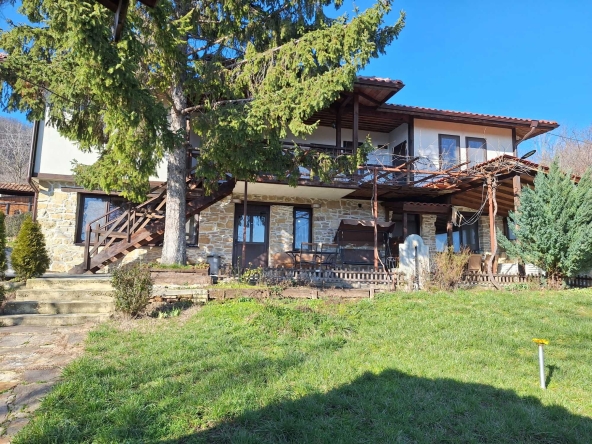 Къща в с. Черни връх, Област Шумен - 200 кв.м за 549 €/кв.м - Снимка #1