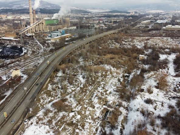 Парцел в Перник, Промишлена зона - 81293 кв.м за 23 €/кв.м - Снимка #1