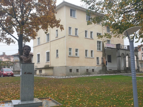 Къща в Павел баня - 735 кв.м за 243 €/кв.м - Снимка #1