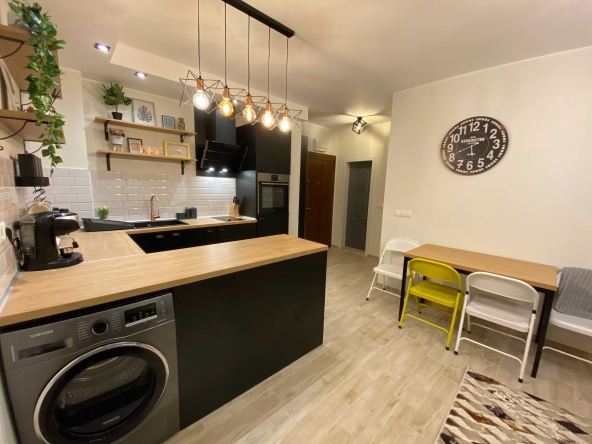 Дава се под наем Двустаен апартамент в Варна, м-т Св. Никола - 68 кв.м за 797.64 € - Снимка #1