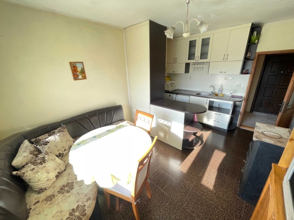 Дава се под наем Тристаен апартамент в Благоевград, Широк център - 85 кв.м за 388.62 € - Снимка #1