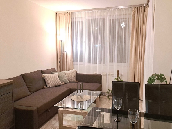 Дава се под наем Двустаен апартамент в София, Център - 55 кв.м за 846.6 € - Снимка #1