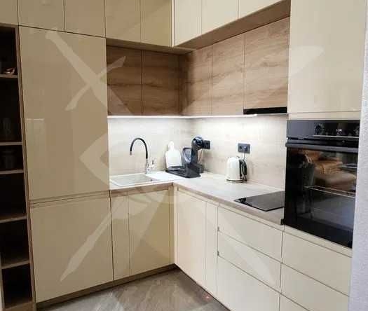 Дава се под наем Тристаен апартамент в Варна, Бриз - 93 кв.м за 1994.61 € - Снимка #1