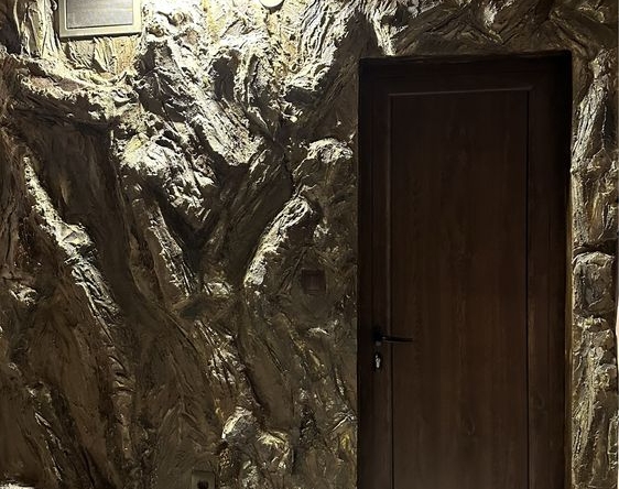 Къща в с. Марково, Област Пловдив - 425 кв.м за 960 €/кв.м - Снимка #1