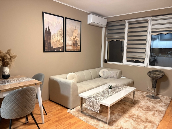 Дава се под наем Двустаен апартамент в к.к. Св.Св. Константин и Елена - 54 кв.м за 648.21 € - Снимка #1