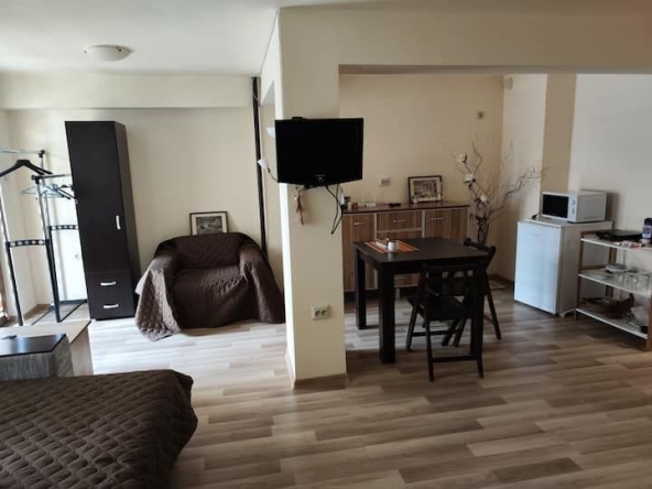 Едностаен апартамент в Бургас, Център - 40 кв.м за 1977 €/кв.м - Снимка #1