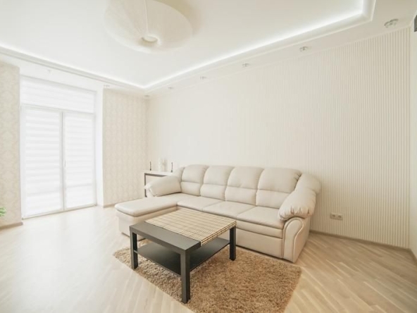 Дава се под наем Двустаен апартамент в София, Център - 58 кв.м за 378.93 € - Снимка #1