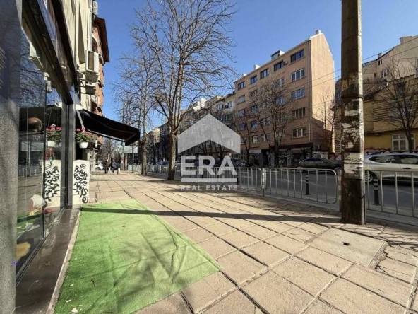 Дава се под наем Магазин в София, Център - 40 кв.м за 1296.42 € - Снимка #1
