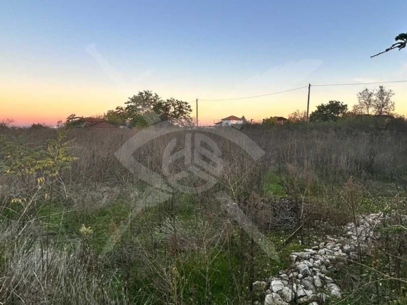 Парцел в с. Белозем, Област Пловдив - 1810 кв.м за 15 €/кв.м - Снимка #1