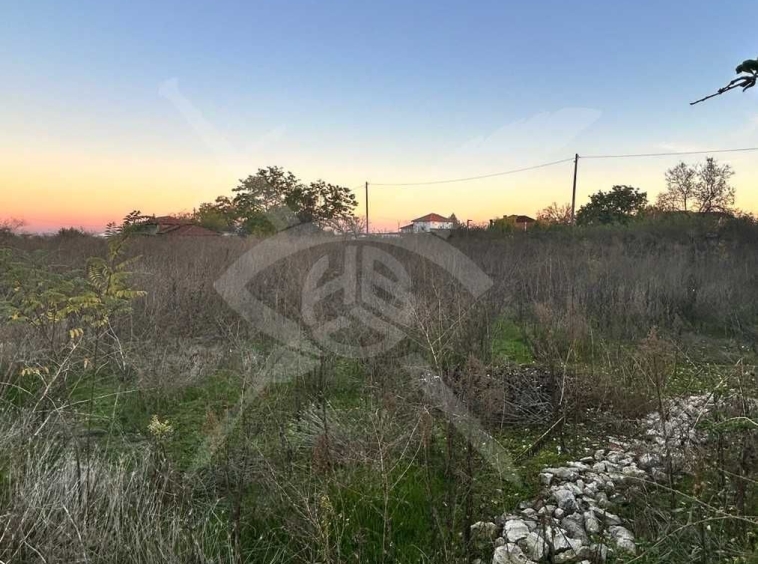 Парцел в с. Белозем, Област Пловдив - 1810 кв.м за 15 €/кв.м - Снимка #1