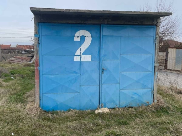 Гараж / Паркомясто в Русе, Промишлена зона - Изток - 18 кв.м за 74 €/кв.м - Снимка #1