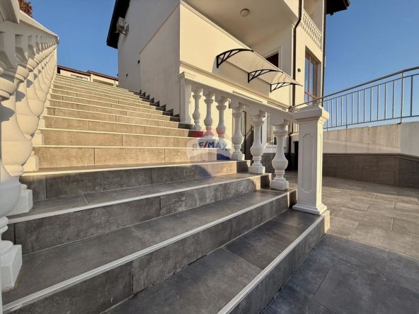 Къща в Балчик - 295 кв.м за 649 €/кв.м - Снимка #1