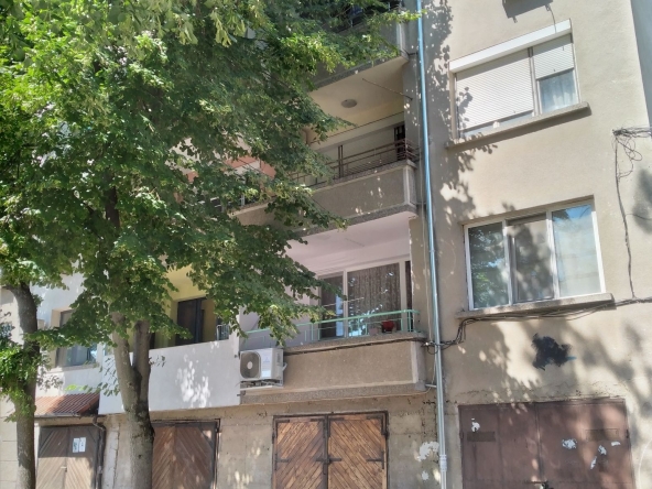 Тристаен апартамент в Плевен, Дружба 3 - 97 кв.м за 815 €/кв.м - Снимка #1