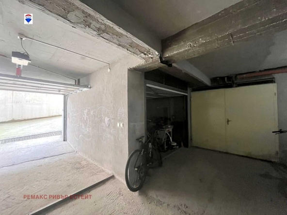 Гараж / Паркомясто в Русе, Център - 18 кв.м за 695 €/кв.м - Снимка #1