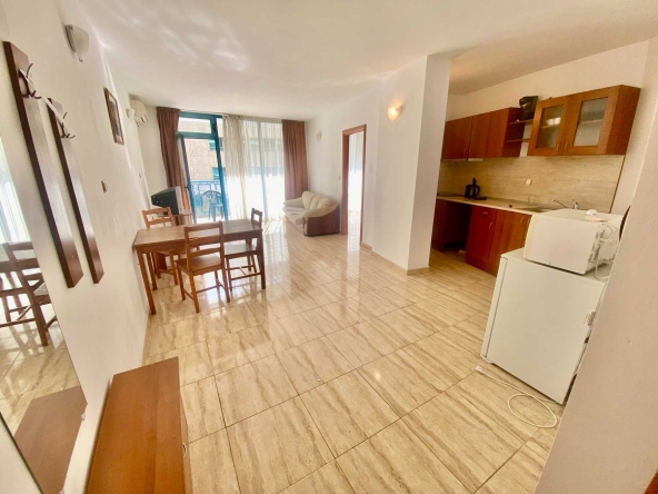 Двустаен апартамент в к.к. Слънчев бряг - 70 кв.м за 656 €/кв.м - Снимка #1