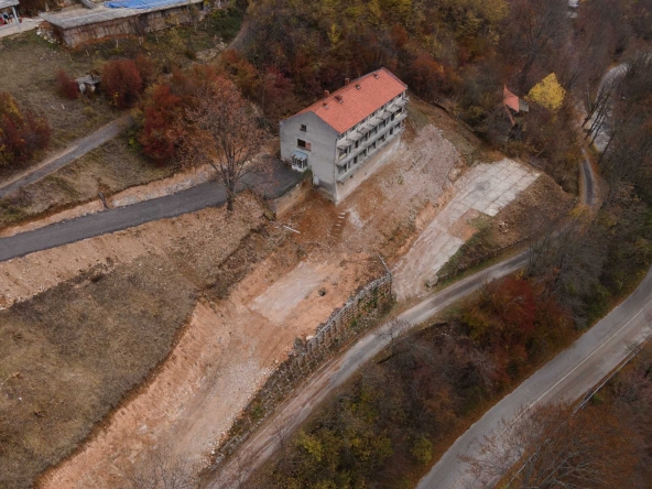 Хотел в Троян - 800 кв.м за 70 €/кв.м - Снимка #1