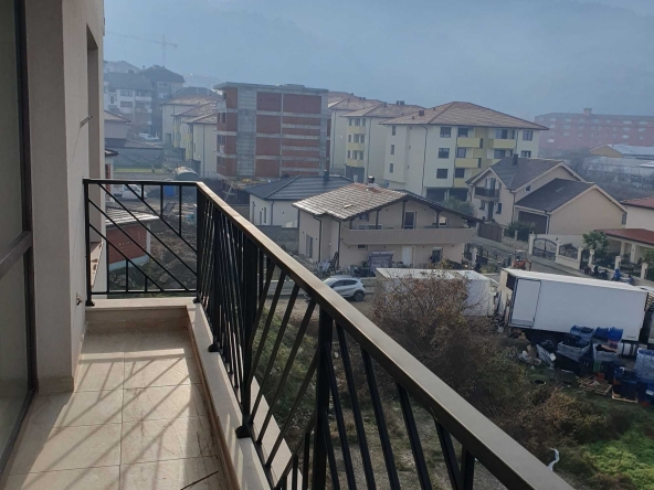 Тристаен апартамент в Петрич - 100 кв.м за 546 €/кв.м - Снимка #1