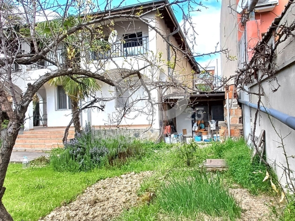 Къща в Пловдив, Кършияка - 250 кв.м за 714 €/кв.м - Снимка #1