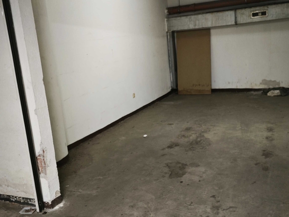 Дава се под наем Гараж / Паркомясто в София, Зона Б-18 - 24 кв.м за 199.41 € - Снимка #1