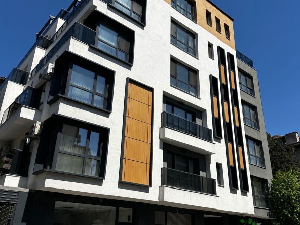 Дава се под наем Магазин в Пловдив, Център - 100 кв.м за 1595.79 € - Снимка #1