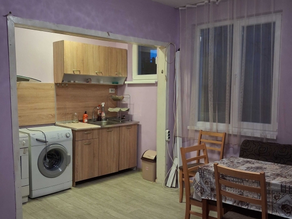 Дава се под наем Етаж от къща в Перник, Клепало - 90 кв.м за 298.86 € - Снимка #1