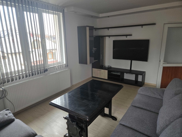 Дава се под наем Тристаен апартамент в Разград, Център - 73 кв.м за 298.86 € - Снимка #1