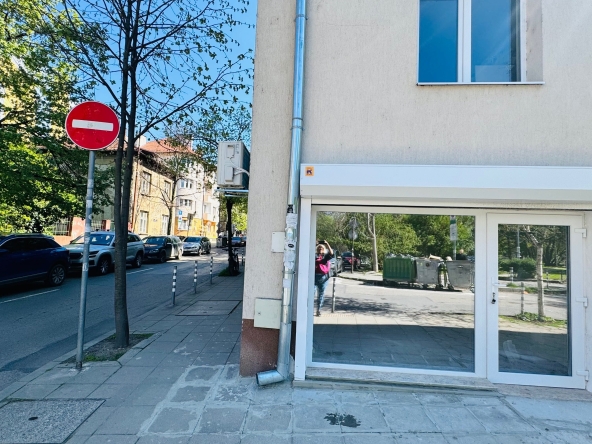 Дава се под наем  в София, Лозенец - 30 кв.м за 398.82 € - Снимка #1