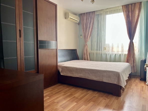 Тристаен апартамент в Бургас, Изгрев - 70 кв.м за 1181 €/кв.м - Снимка #1