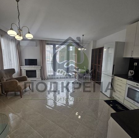 Дава се под наем Двустаен апартамент в Пловдив, Център - 75 кв.м за 561 € - Снимка #1
