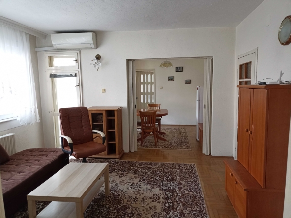 Дава се под наем Тристаен апартамент в Варна, Автогара - 100 кв.м за 568.14 € - Снимка #1