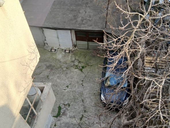 Дава се под наем Гараж / Паркомясто в Бургас, Възраждане - 6 кв.м за 149.43 € - Снимка #1