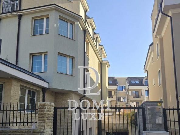 Къща в София, Витоша - 900 кв.м за 680 €/кв.м - Снимка #1