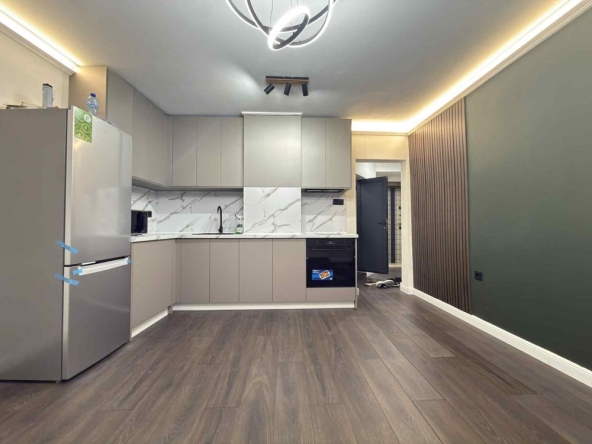 Двустаен апартамент в Бургас, Център - 53 кв.м за 1727 €/кв.м - Снимка #1