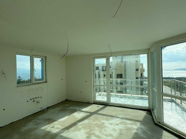 Тристаен апартамент в Бяла - 97 кв.м за 714 €/кв.м - Снимка #1