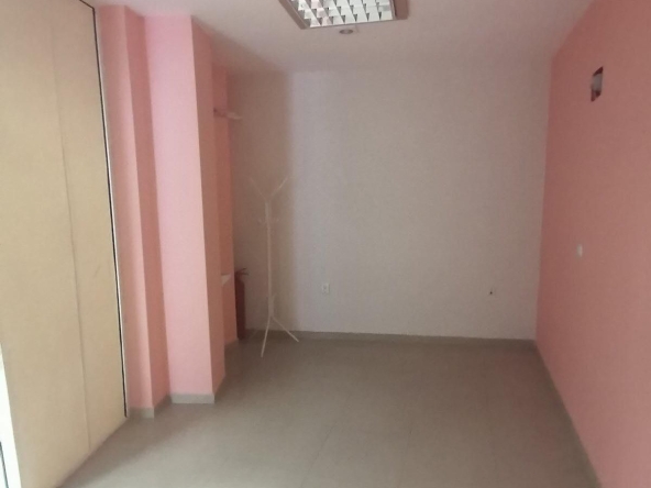 Дава се под наем Магазин в Бургас, Меден рудник - зона В - 17 кв.м за 99.45 € - Снимка #1