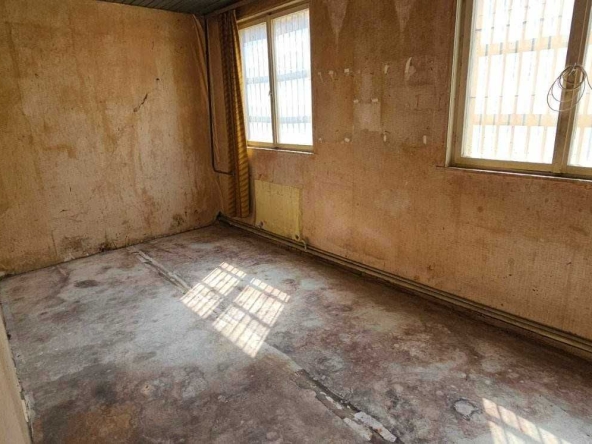 Дава се под наем Промишлена сграда в Русе, Дружба 1 - 100 кв.м за 102 € - Снимка #1