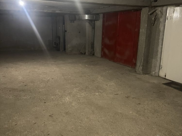 Дава се под наем Гараж / Паркомясто в София, Лозенец - 20 кв.м за 199.41 € - Снимка #1