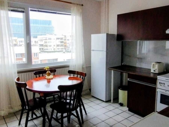 Дава се под наем Тристаен апартамент в София, Център - 90 кв.м за 787.95 € - Снимка #1
