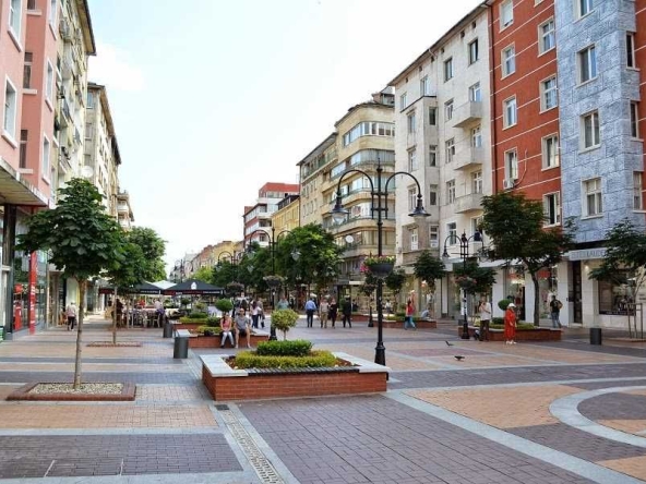Дава се под наем Двустаен апартамент в София, Център - 60 кв.м за 847.62 € - Снимка #1