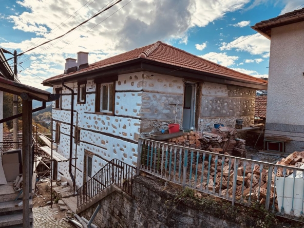 Къща в с. Момчиловци, Област Смолян - 166 кв.м за 814 €/кв.м - Снимка #1