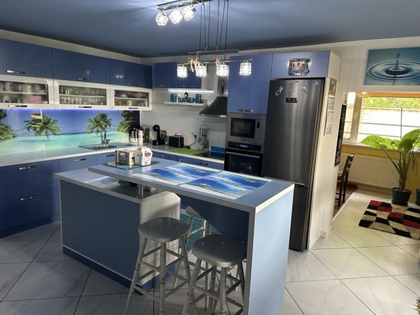 Къща в Разград, Промишлена зона - Запад - 495 кв.м за 827 €/кв.м - Снимка #1