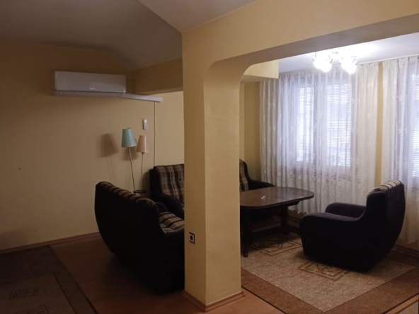 Дава се под наем Тристаен апартамент в Варна, Център - 80 кв.м за 450 € - Снимка #1