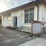 Дава се под наем Промишлена сграда в Карлово - 85 кв.м за 300 € - Снимка #1