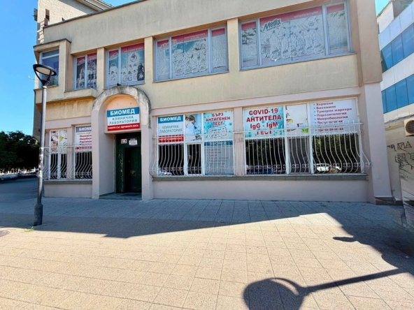 Дава се под наем Офис в Търговище, Център - 150 кв.м за 2000 € - Снимка #1