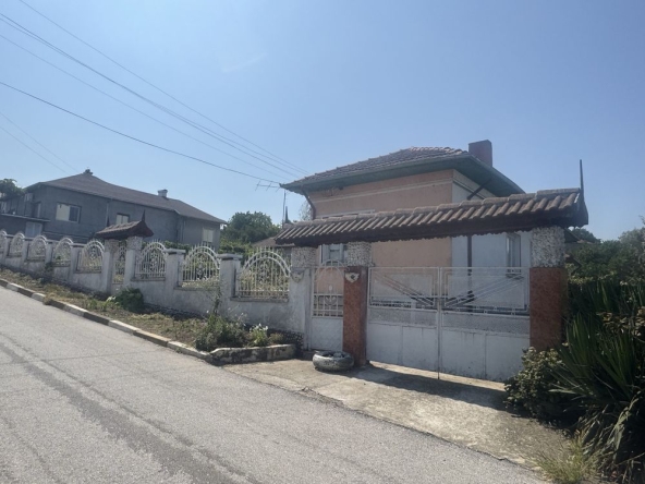 Къща в с. Айдемир, Област Силистра - 260 кв.м за 354 €/кв.м - Снимка #1