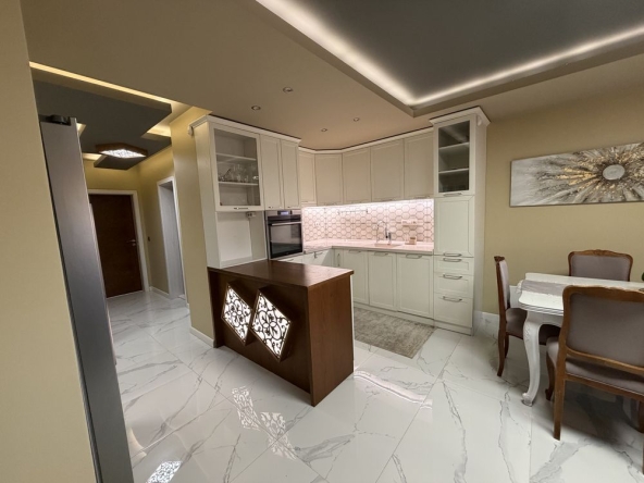 Тристаен апартамент в Велико Търново, Централна гара - 124 кв.м за 1847 €/кв.м - Снимка #1