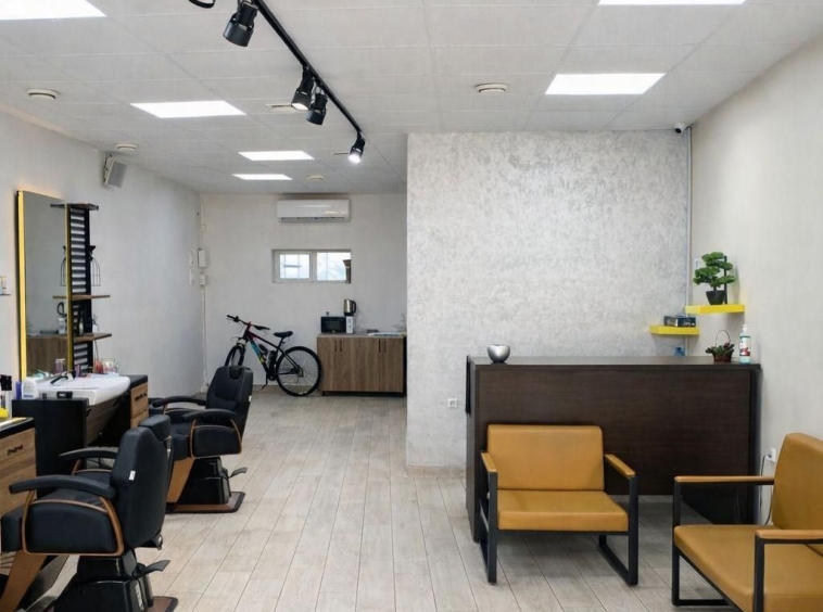 Дава се под наем Магазин в Пловдив, Център - 100 кв.м за 800 € - Снимка #1