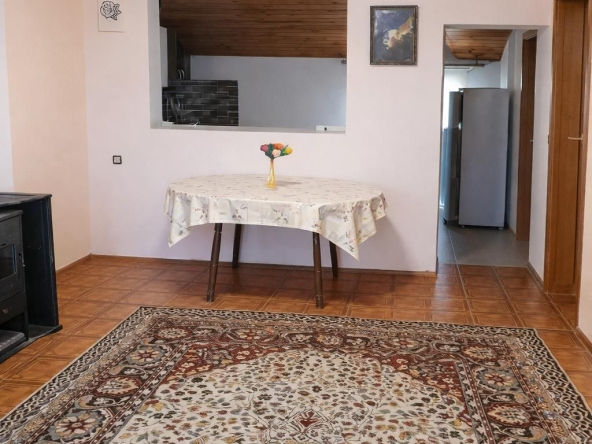 Дава се под наем Етаж от къща в Варна, Галата - 60 кв.м за 400 € - Снимка #1
