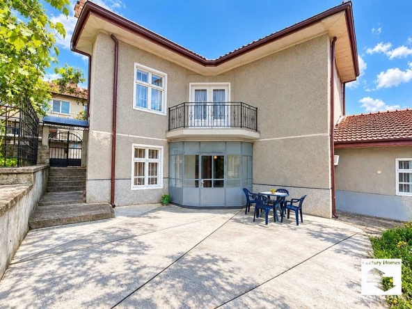 Дава се под наем Къща в Велико Търново, Стара част - 132 кв.м за 700 € - Снимка #1